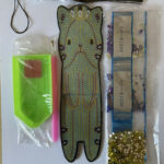 MARQUE-PAGE CHAT JAUNE - BRICOLAGE DIY - BRODERIE DIAMANT